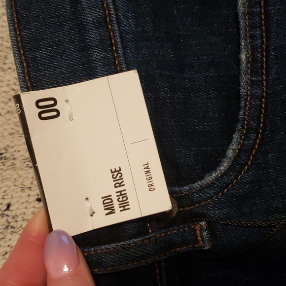 Express Shorts - Picture 7 of 10